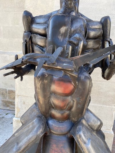 Grande statua di Robert Leris 1981