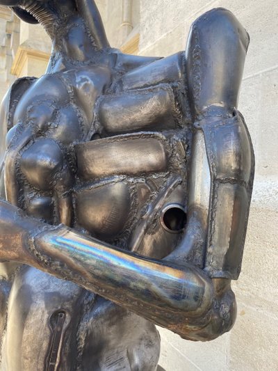 Grande statua di Robert Leris 1981