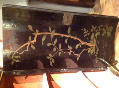 Rare Encoignure En Laque Européenne à Décor De Pagodes Et Jardin Chinois époque Louis XV 