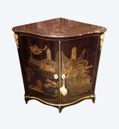 Rare Encoignure En Laque Européenne à Décor De Pagodes Et Jardin Chinois époque Louis XV 