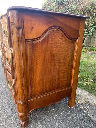 Cassettiera in noce con balestra del XVIII secolo