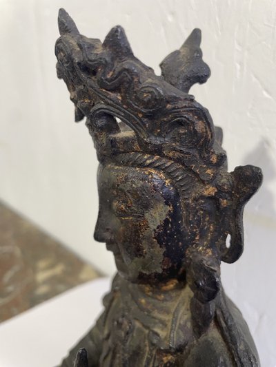 Statua raffigurante Avalikiteshvara seduto a padmasama, periodo Ming (XVII)