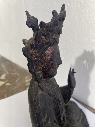 Statua raffigurante Avalikiteshvara seduto a padmasama, periodo Ming (XVII)