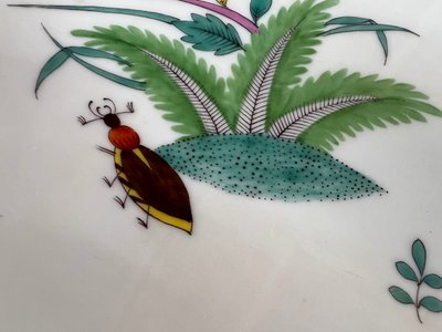 Piatto in porcellana di Meissen – decorazione Kakiemon: gru e drago rosso – XIX secolo