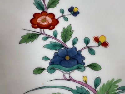 Piatto in porcellana di Meissen – decorazione Kakiemon: gru e drago rosso – XIX secolo