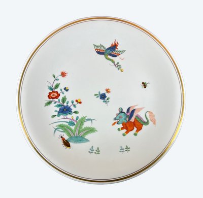Piatto in porcellana di Meissen – decorazione Kakiemon: gru e drago rosso – XIX secolo