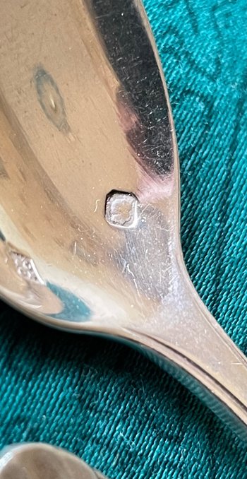 10 art deco teaspoons.