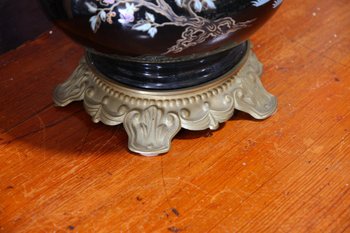 Paire De Lampes à Huile En Céramique à Motifs De Chinoiseries, Verre Et Bronze Doré, XIXe