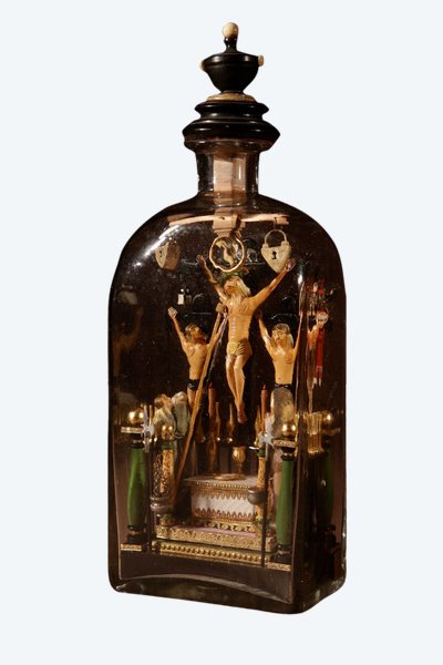 Volkskunst-Kolvarienberg in der Flasche, Süddeutschland/Österreich.