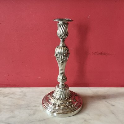 Rara coppia di candelieri a bocciolo di rosa, periodo Luigi XVI