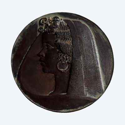 Matrice pour médaille par Anie Mouroux profil de femme à l'Antique