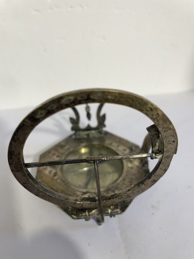 Sonnenuhr aus versilberter Bronze aus dem 18. Jahrhundert