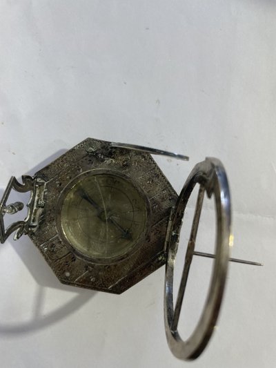 Sonnenuhr aus versilberter Bronze aus dem 18. Jahrhundert