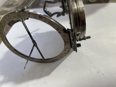 Sonnenuhr aus versilberter Bronze aus dem 18. Jahrhundert