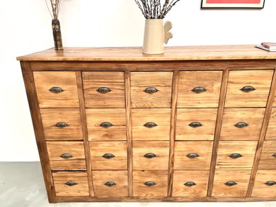 Meuble de métier vintage à 24 tiroirs en pin massif – années 50