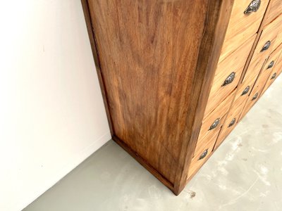 Meuble de métier vintage à 24 tiroirs en pin massif – années 50