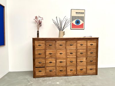 Meuble de métier vintage à 24 tiroirs en pin massif – années 50