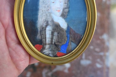 Miniature on ivory representing a gentleman in armor, 18th century school