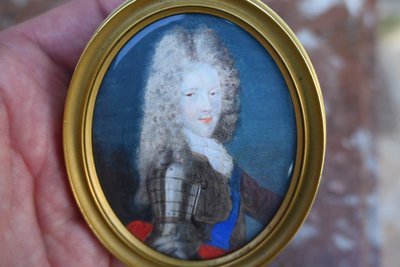Miniature on ivory representing a gentleman in armor, 18th century school
