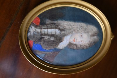 Miniature on ivory representing a gentleman in armor, 18th century school
