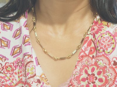 Collana con chicchi di caffè in oro giallo e bianco