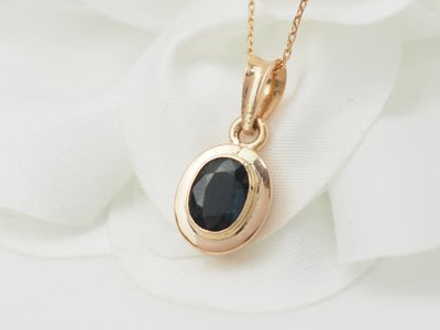Collier pendentif en or rose et saphir 