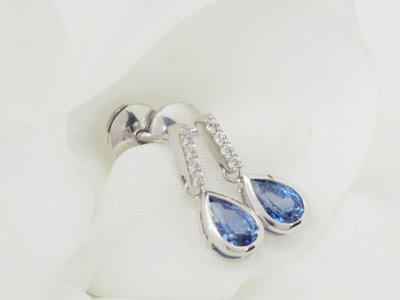 Boucles d'oreilles en or blanc, saphirs et diamants