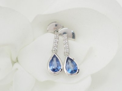 Boucles d'oreilles en or blanc, saphirs et diamants