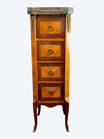 CHIFFONNIER A 4 TIROIRS EN PLACAGE DE BOIS DE ROSE ORNÉ DE BRONZE /