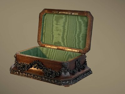 TAHAN IN PARIS / GEBEIZTE HOLZKISTE MIT BLUMENDEKOR AUS MESSING