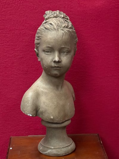 Busto su un piatto