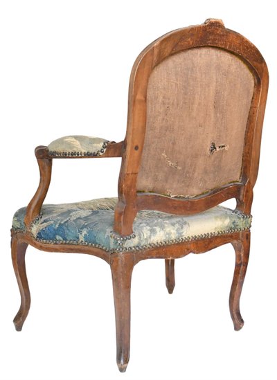 Fauteuil cabriolet d'époque Louis XV à dossier plat