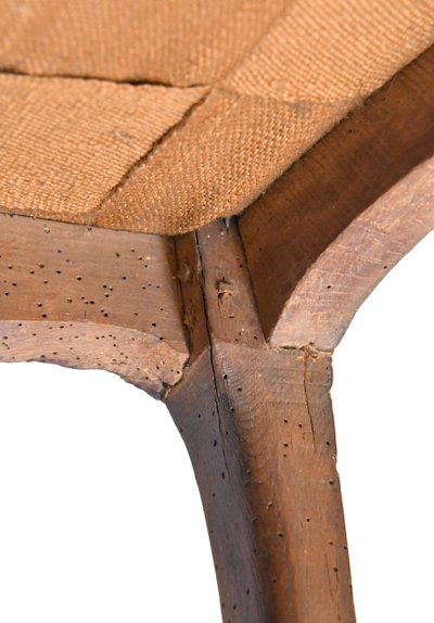 Fauteuil cabriolet d'époque Louis XV à dossier plat