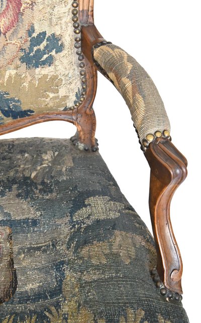 Fauteuil cabriolet d'époque Louis XV à dossier plat