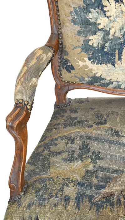 Fauteuil cabriolet d'époque Louis XV à dossier plat