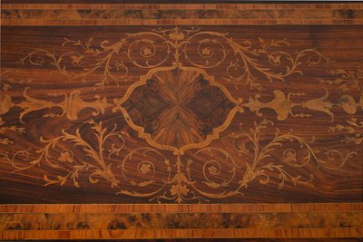Bureau avec chaise ancienne Louis XVI, Lombardie, XVIIIe siècle.