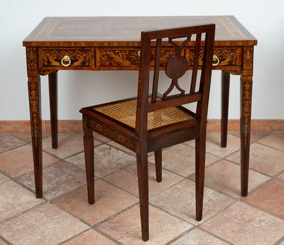 Chaise ancienne Louis XVI en bois précieux. Lombardie, XVIIIe siècle.