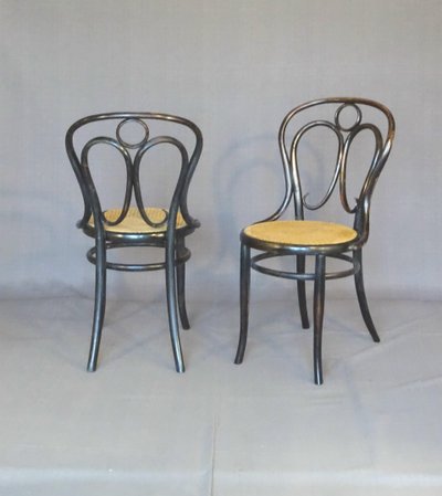 Deux chaises KOHN N°35, vers 1875 cannage neuf manuel- no Thonet