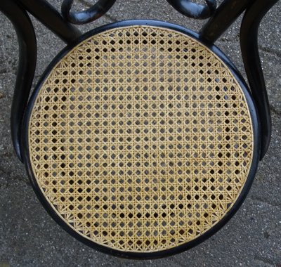 Deux chaises KOHN N°35, vers 1875 cannage neuf manuel- no Thonet