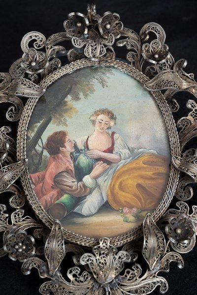 Plaque peinte à la main avec cadre en filigrane d'argent. Rome, XVIIIe siècle.