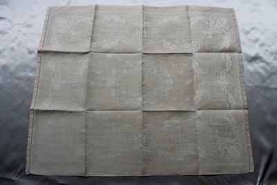 12 ivory-colored linen napkins with openwork floral decoration, very good condition, early 20th century