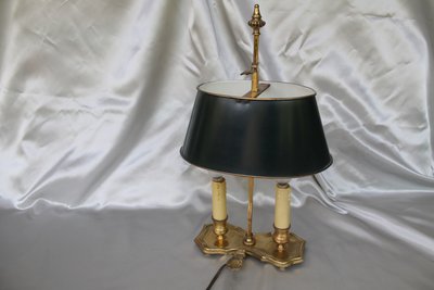 Lampada di transizione Luigi XV-Luigi XVI a 2 luci in bronzo a forma di bottiglia d'acqua calda, XX secolo