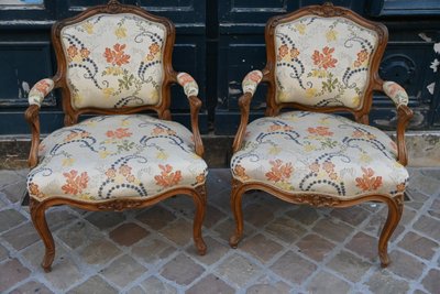 paire de fauteuils cabriolets d époque Louis XV estampillés de Meunier
