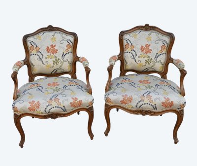 paire de fauteuils cabriolets d époque Louis XV estampillés de Meunier