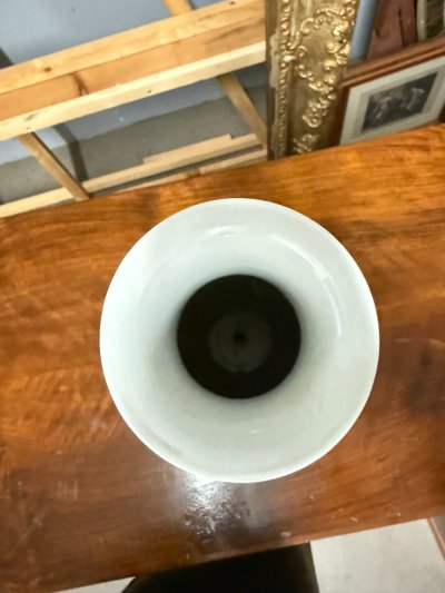 Chinese Qing dynasty porcelain vase, 20th century, 38x15cm