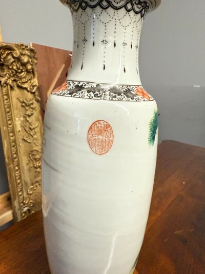 Chinese Qing dynasty porcelain vase, 20th century, 38x15cm