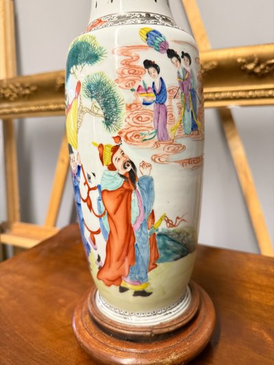 Chinese Qing dynasty porcelain vase, 20th century, 38x15cm