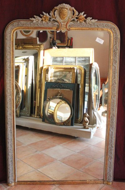 107 x 173 cm Napoleon III pearled mirror, Louis XV-style pediment décor, gold leaf and patina
