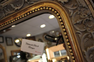 107 x 173 cm Napoleon III pearled mirror, Louis XV-style pediment décor, gold leaf and patina