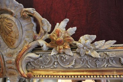 107 x 173 cm Napoleon III pearled mirror, Louis XV-style pediment décor, gold leaf and patina